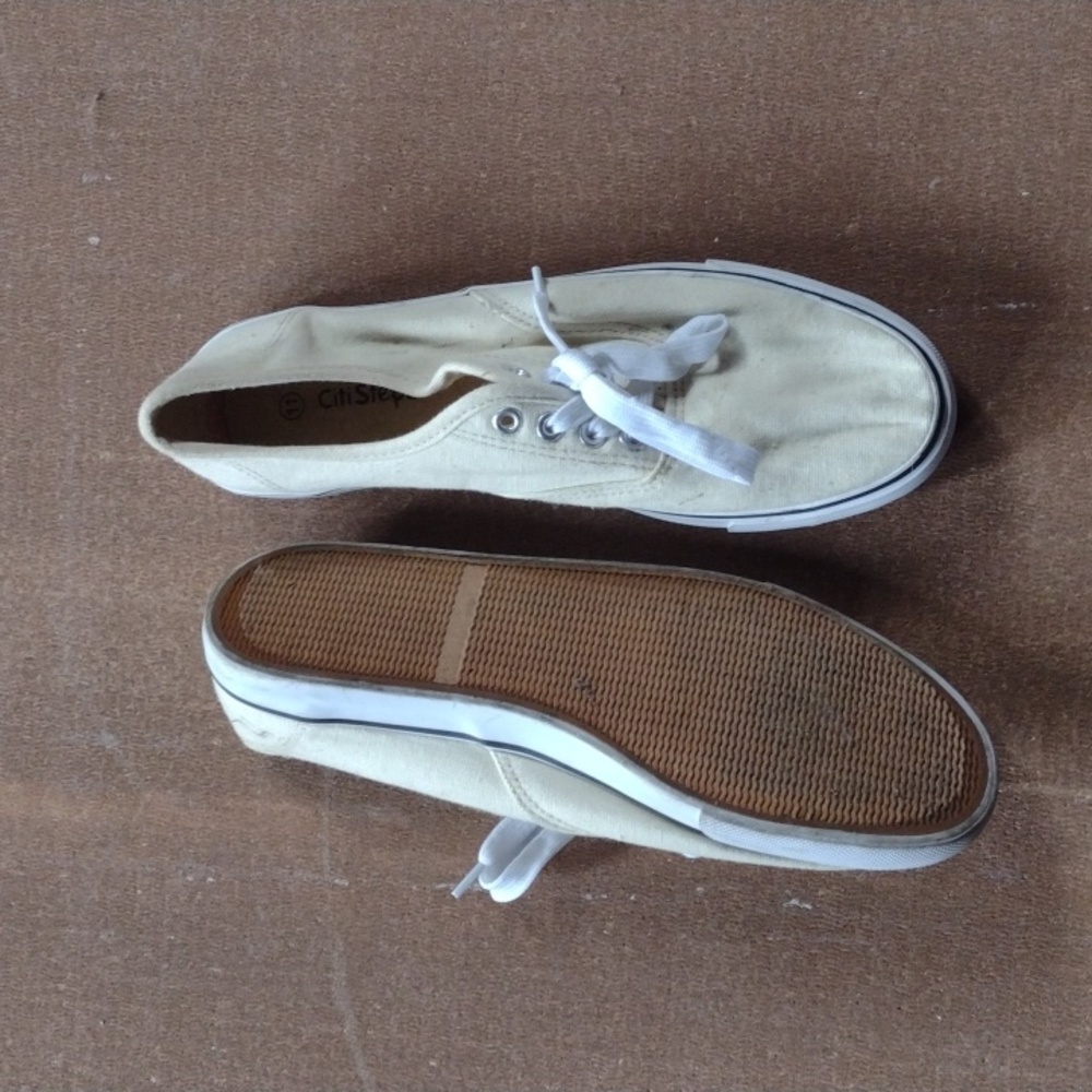 Shoes - Picture 2 of 3